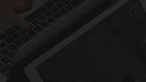 德约科维奇在两盘激战抢七后败北捷克新星，错失职业生涯百冠里程碑。